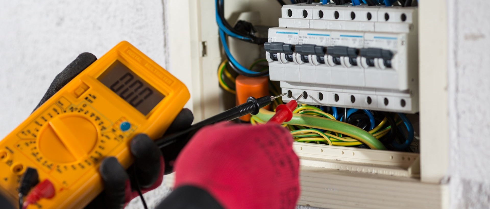 Electricians E15